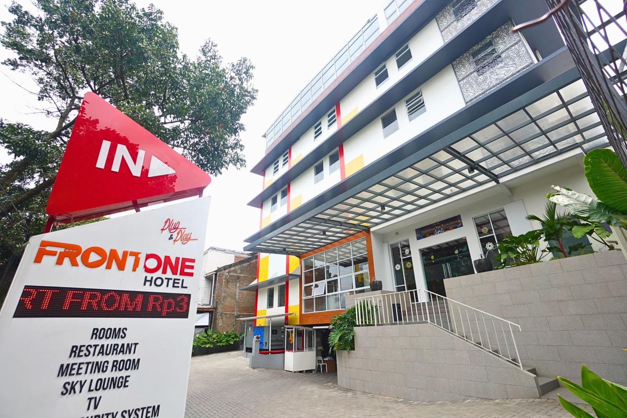 Front One Hotel Pasir Koja Bandung Exterior foto